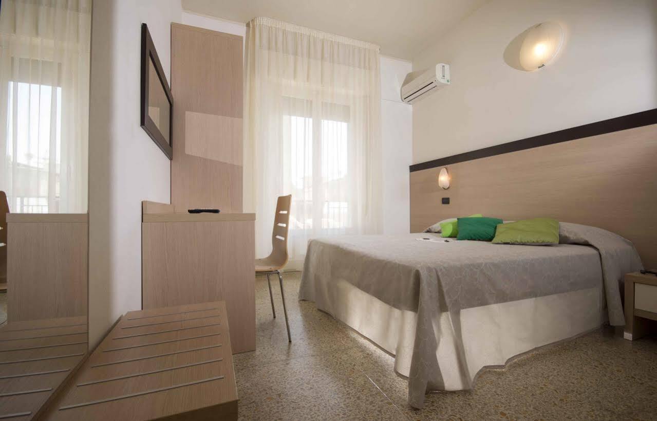 Hotel Veliero Rimini Zewnętrze zdjęcie