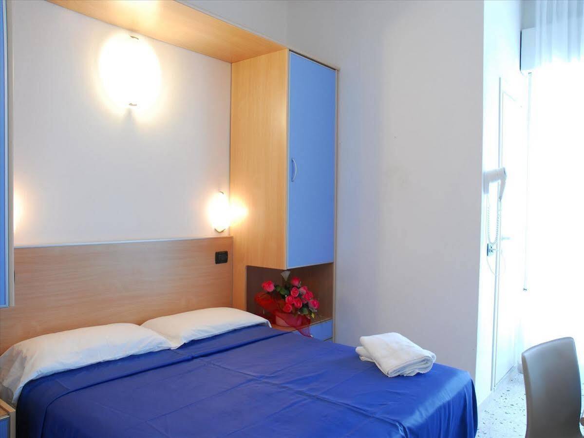 Hotel Veliero Rimini Zewnętrze zdjęcie