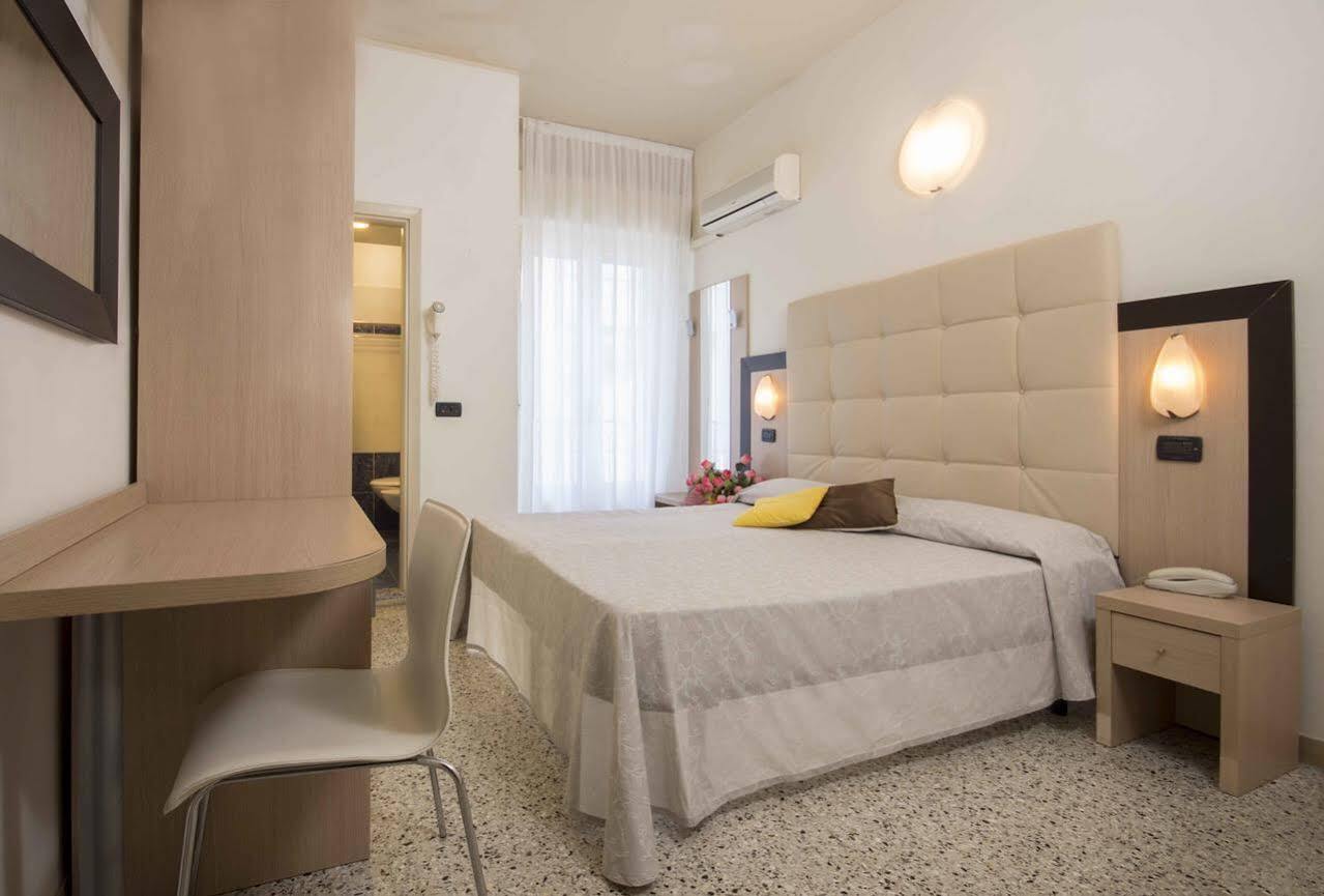 Hotel Veliero Rimini Zewnętrze zdjęcie