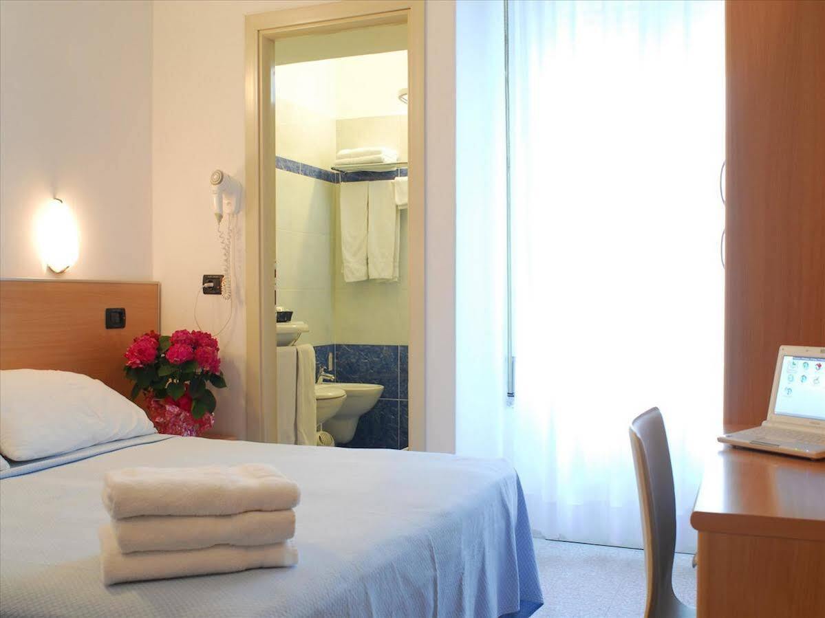Hotel Veliero Rimini Zewnętrze zdjęcie